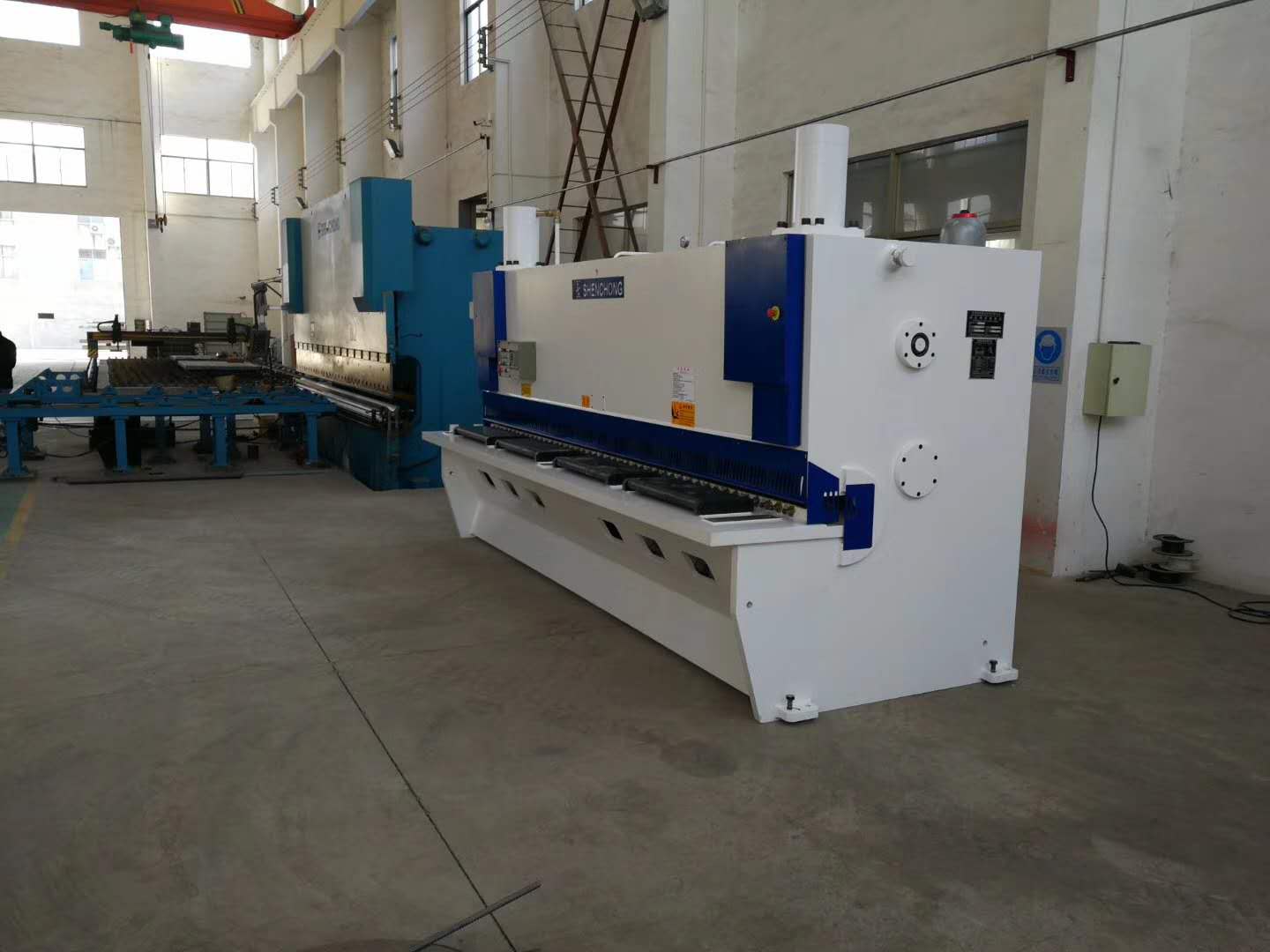 Six meter shearing machine